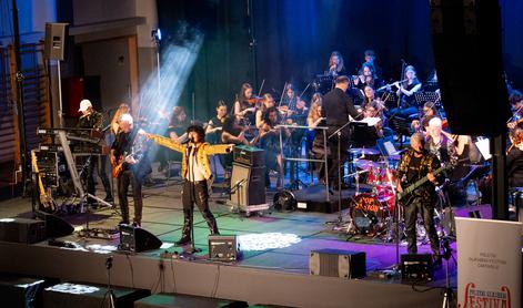 Pop spektakel z orkestralno močjo: Festival Cantabile se je zaključil v ritmih nostalgije