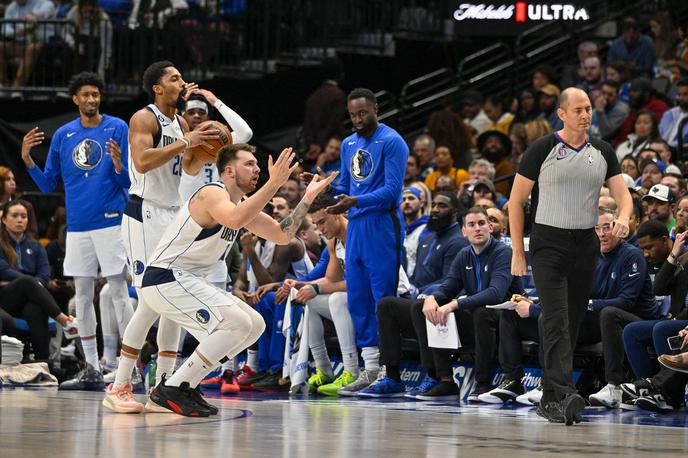 Luka Dončić Dallas Mavericks | Luka Dončić je zaradi bolečin v levem gležnju izpustil tekmo z Oklahomo. | Foto Reuters