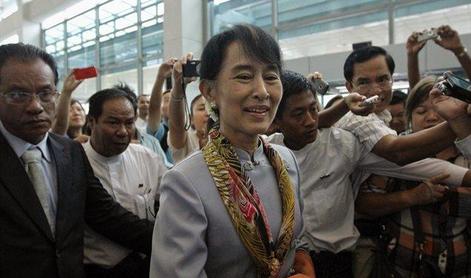 Aung San Suu Kyi odpotovala na zgodovinsko turnejo v Evropo