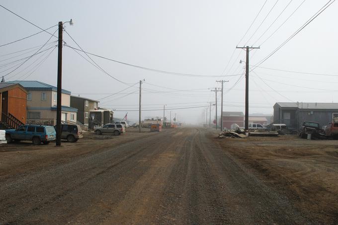 Glavna ulica v mestu Utqiagvik | Foto: Thomas Hilmes/Wikimedia Commons