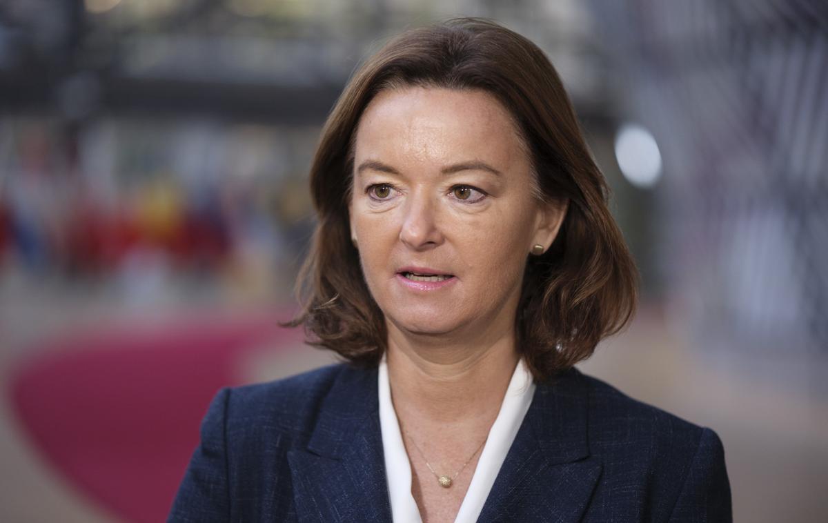 Tanja Fajon | "Skozi različne komisije znotraj našega ministrstva vedno stremimo k temu, da res zagotovimo najvišjo strokovnost kandidatk in kandidatov, zato sem se v postopku posvetovala, kot mi veleva zakon, s predsednico republike in tudi s predsednikom vlade," je pojasnila Tanja Fajon. | Foto STA