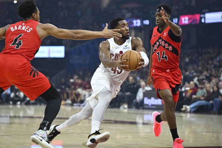 Donovan Mitchell je bil z 31 točkami prvi strelec tekme, a to ni bilo dovolj za uspeh Clevelanda. | Foto: Reuters