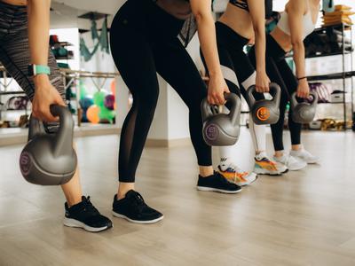 Lahko trening z utežmi podaljša življenje? Nova raziskava je dala presenetljive rezultate.