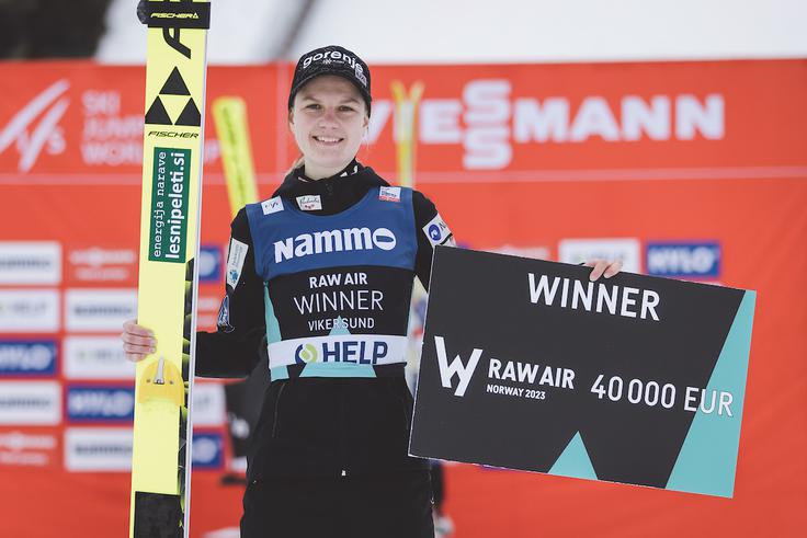 Ema Klinec Vikersund Lani je zmagala na turneji Raw-Air na Norveškem. | Foto: Sportida