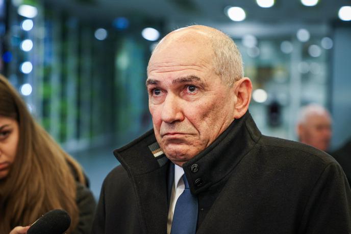 Janez Janša | Janša je poudaril, da je zmagovalka volitev Tisza v Evropskem parlamentu del Evropske ljudske stranke (EPP), Fidesz kot nova opozicija pa del Patriotov. | Foto STA