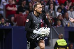 Oblak v pričakovanju pomembne odločitve pred spektaklom