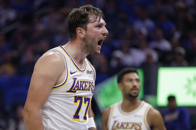 Luka Dončić Los Angeles Lakers | Luka Dončić je znova veliko govoril, takole je reagiral ob večini točk. Nekomu je želel nekaj pokazati. | Foto Reuters