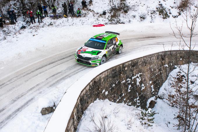 Andreas Mikkelsen (škoda fabia rally2) je vodilni v razvrstitvi WRC2 (avtomobili razreda Rally2) in kar sedmi skupno. Drugi v razvrstitvi WRC2 odlični Čeh Erik Cais (ford fiesta rally2). | Foto: Red Bull