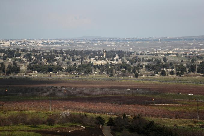 Raketni napadi so prišli iz smeri Golanske planote, ki jo zaseda Izrael, poročajo sirski državni mediji. | Foto: Reuters