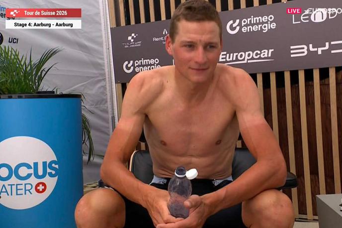 van | Mathieu van der Poel bo zaradi neprimerne podobe glede na mnenje UCI moral plačati kazen. 