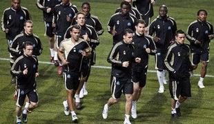 Boj na igrišču in tribunah