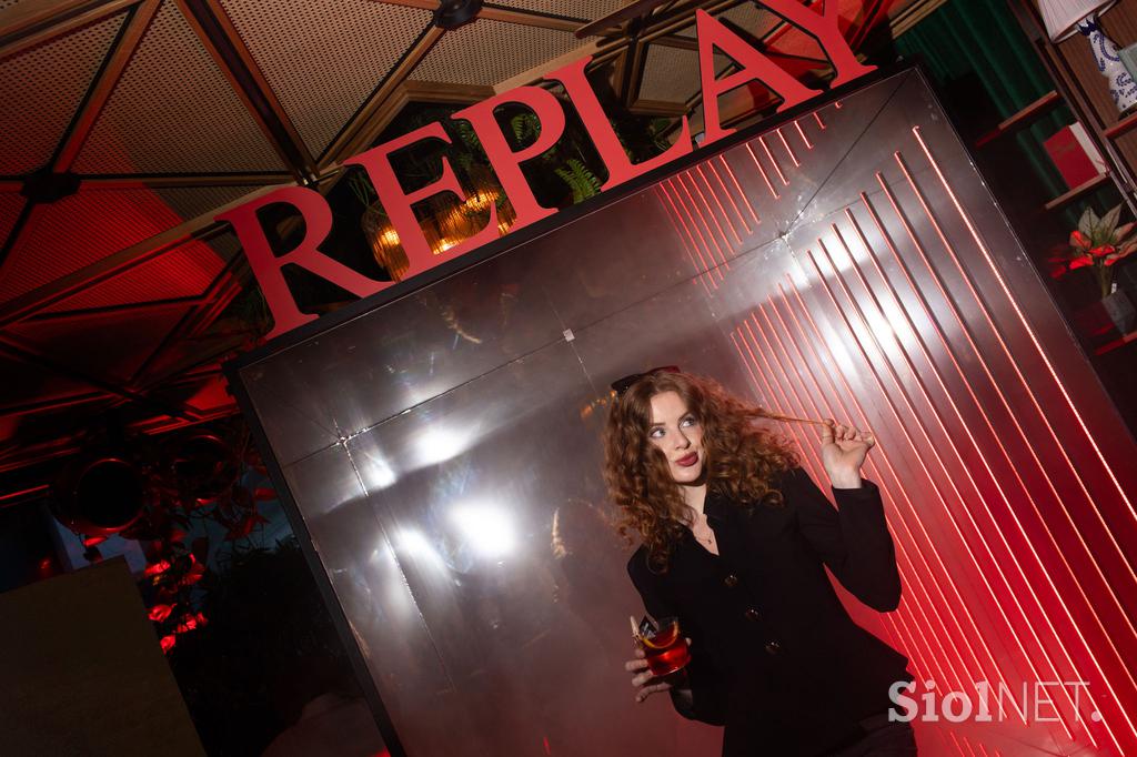REPLAY The Night
