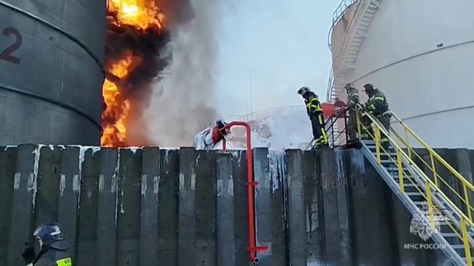 požar, skladišče nafte, Azov, regija Rostov, Rusija | Foto: Reuters
