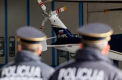 Nove bizarne podrobnosti delovanja lažnega policista na Brniku: znanca je potegnil za nos