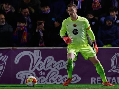 Na zelenico se je vrnil kapetan Barcelone, Oblak na klop