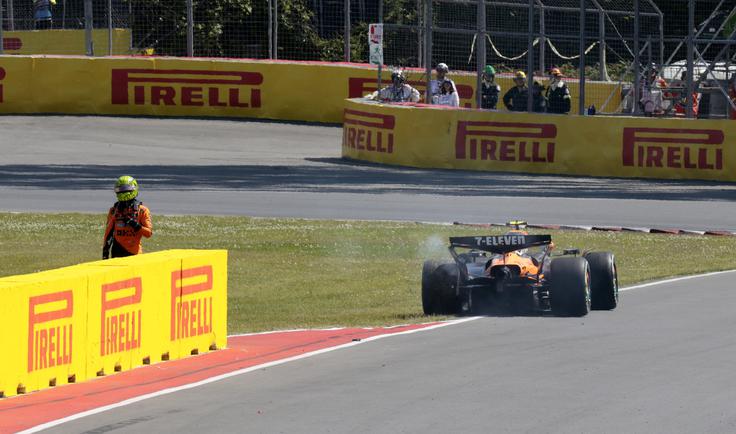 Lando Norris je priznal, da je naredil neumno napako. Njegova glava še ni prava za prvaka. | Foto: Reuters