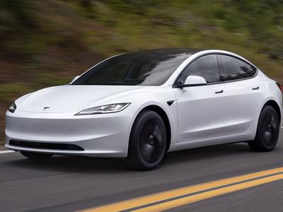 Tesla je tudi v Slovenijo pripeljala najcenejšega, kakšna je letos prodaja?