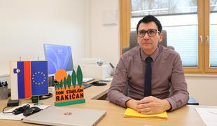 Razmere v Domu starejših Rakičan se po besedah novega v. d. direktorja umirjajo