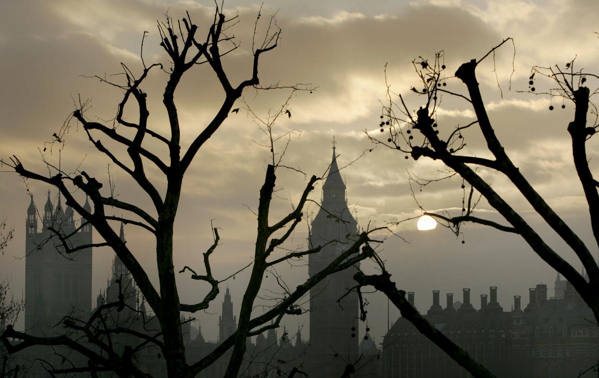 London parlament | Preiskava Parisha sicer prihaja v času, ko parlamentarni urad za pritožbe preiskuje najmanj 56 poslancev, vključno s tremi ministri, ki so obtoženi spolnih zlorab.(Fotografija je simbolična) | Foto Reuters