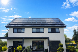 Sončne elektrarne se dražijo: zakaj je odločitev danes najcenejša