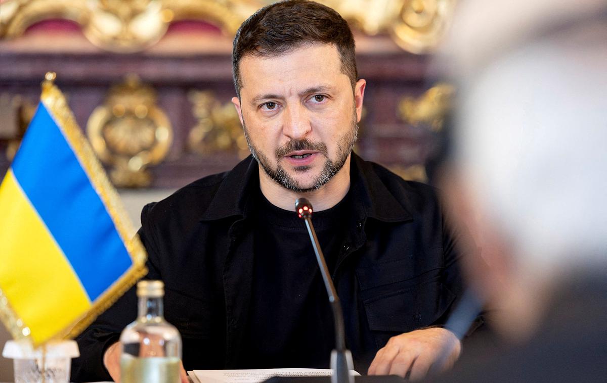 Volodimir Zelenski, Ukrajina | "Ruske enote so napredovale deset kilometrov globoko na več mestih. Nihče od njih nima opreme, imajo le orožje v rokah. Nekatere so že našli, nekatere uničili, nekatere zajeli. Ostale bomo našli in jih v bližnji prihodnosti uničili," je dodal ukrajinski predsednik Volodimir Zelenski.  | Foto Reuters