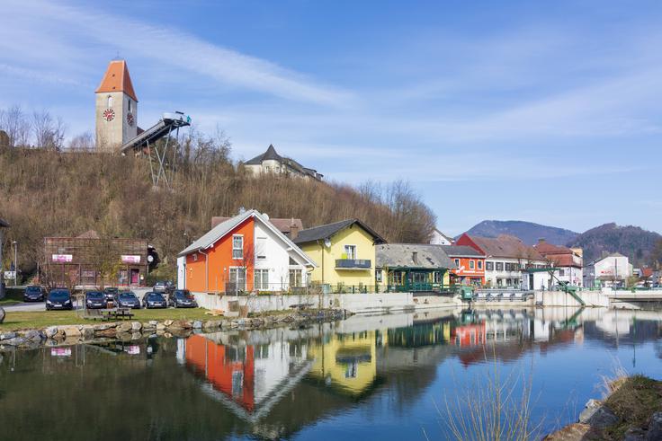 Ime avstrijske reke Pielach (leta 811 prvič izpričana kot Bielaha) je ponemčeno slovansko ime Bela. Ime so torej nemško oziroma bavarsko govoreči prevzeli od Slovanov, pri čemer so imenu Bela dodali še nemško besedo -aha (-acha, zdaj le -ach), kar pomeni tekoča voda. | Foto: Guliverimage