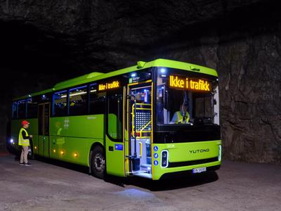 Pretiravanje ali resna grožnja? Norvežani na kitajskih avtobusih odkrili skrito kartico SIM.