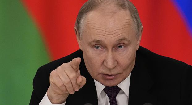 Kaj se dogaja? Putin odstavil vrhovnega poveljnika.