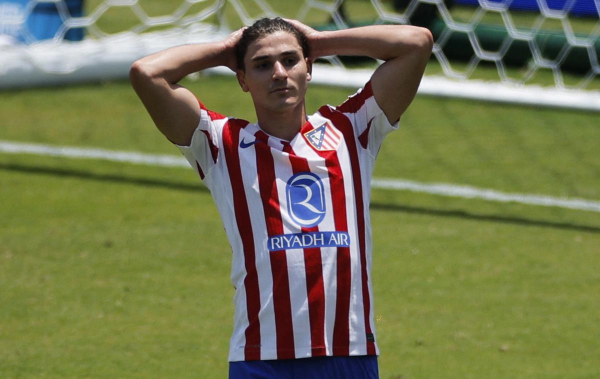 klubsko SP Atletico Madrid Julian Alvarez | Julian Alvarez je v prvem polčasu dvakrat padel v kazenskem prostoru in zahteval 11-metrovko. Ni je dobil. | Foto Reuters