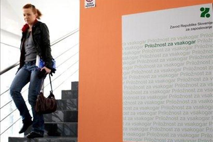 Januarja več kot 115.000 registriranih brezposelnih