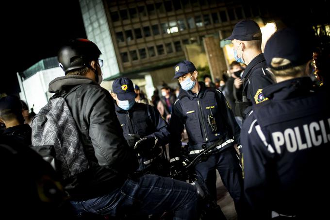 Na današnji napovedan shod so se na policiji pripravili. | Foto: Ana Kovač