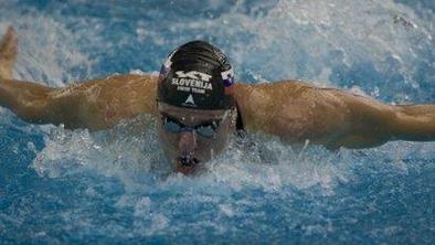 Isakovičeva zlahka še v polfinale na 200 delfin