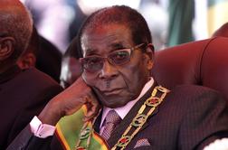 Diktatorja Mugabeja bodo vendarle pokopali na polju narodnih junakov