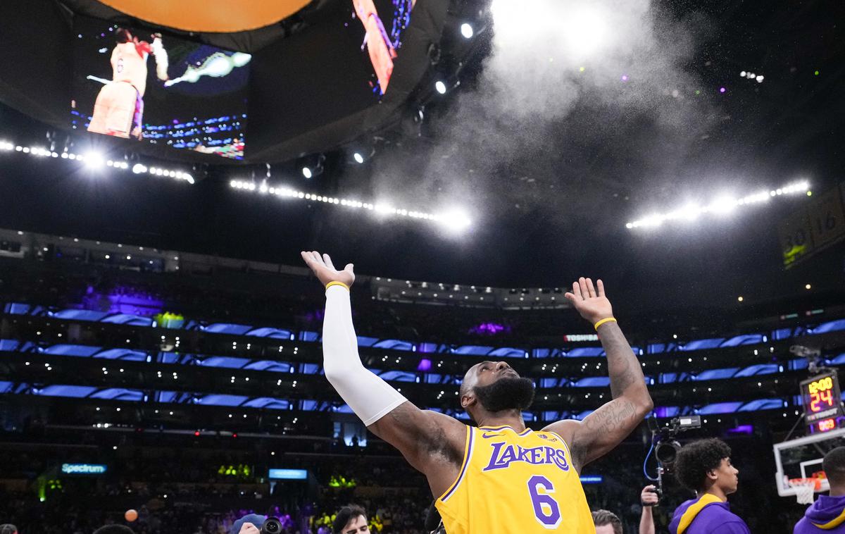 Los Angeles Lakers LeBron James | Ni pričakovati, da se bo LeBron James kmalu odločil. | Foto Reuters