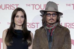 Angelina Jolie tolažbo poiskala pri Johnnyju Deppu