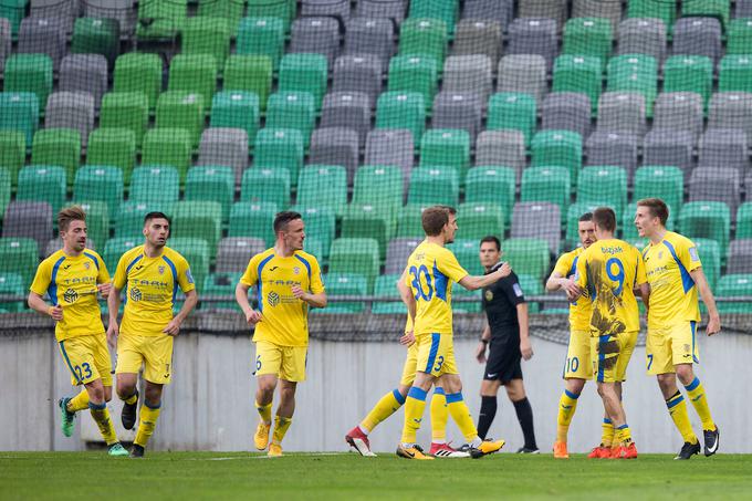 Za to, da se je dvoboj končal brez zmagovalca, se lahko Domžalčani zahvalijo podajalcu Žanu Žužku in strelcu Lovru Bizjaku. | Foto: Urban Urbanc/Sportida