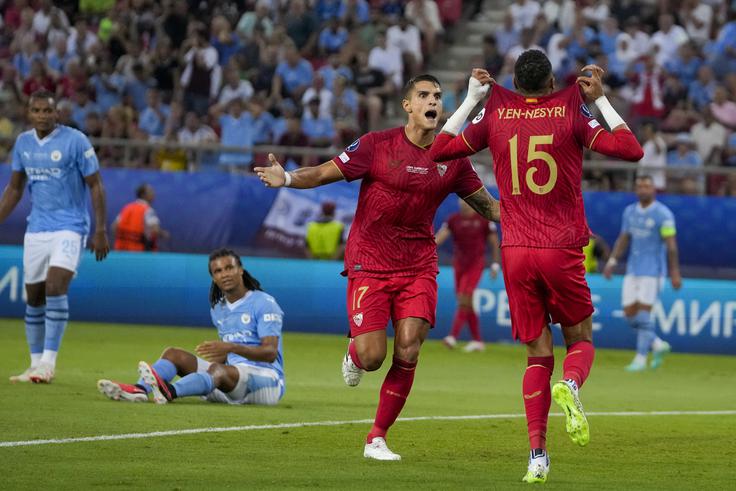 Sevilla je v 25. minuti povedla in si v nadaljevanju kljub terenski podrejenosti priigrala nekaj lepih priložnosti. | Foto: Guliverimage