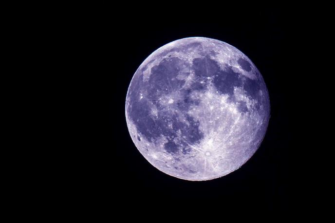 Super luna | V torek bosta na nebu vidna tudi Merkur in Mars, je sporočila ameriška vesoljska agencija Nasa. | Foto STA