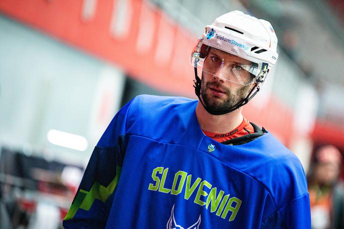 slovenska hokejska reprezentanca Japonska olimpijske predkvalifikacije Blaž Gregorc | Reprezentančni branilec Blaž Gregorc ostaja del lige IceHL, igral bo za Linz. | Foto Peter Podobnik/Sportida