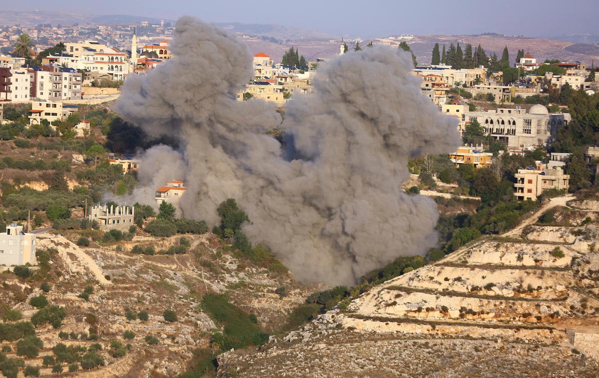 Libanon | Novi izraelski napadi prihajajo le dan po napadu na palestinsko begunsko taborišče v južnem Libanonu, v katerih je bilo ubitih najmanj 13 ljudi.  | Foto Reuters