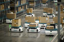 Veliki trgovec robotizira delo v skladiščih: kaj to pomeni za zaposlene?