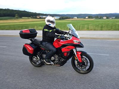 Ducati Multistrada V2 S: skoraj popoln motocikel z nekaj italijanskimi posebnostmi
