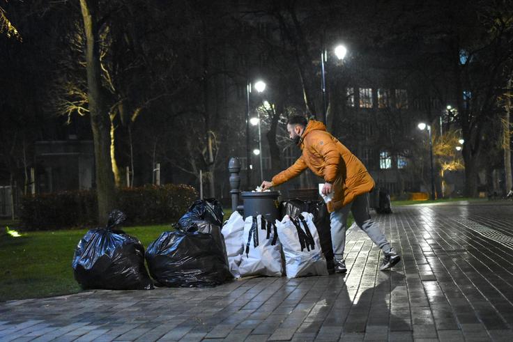 Protestniki so po shodu sami pospravili ulice.  | Foto: Grgo Jelavic/Pixsell