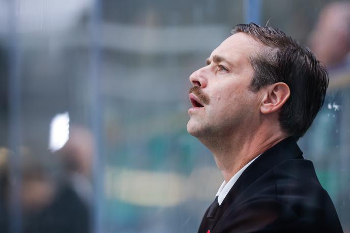 HK Olimpija, Ben Cooper | Trener Olimpije Ben Cooper si je prislužil suspenz. | Foto Aleš Fevžer