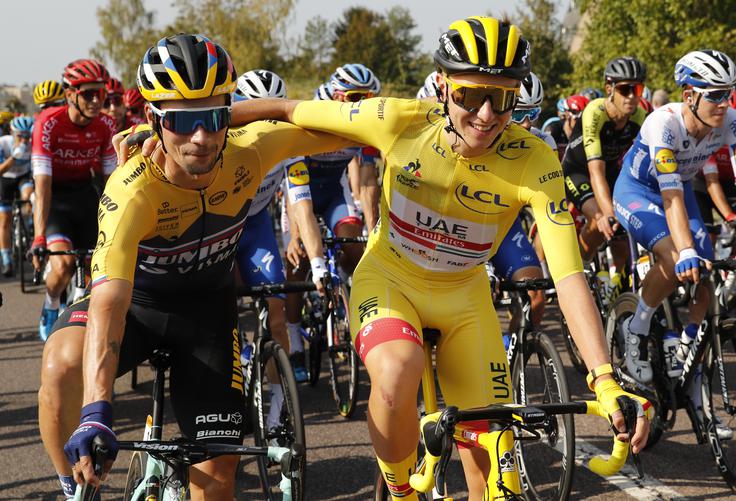 "Danes pa z nekaj časovne distance razumemo, kako izjemen trenutek je bil to za slovenski šport. Bomo še kdaj videli dva Slovenca na zmagovalnem odru Toura v Parizu? Po vsej verjetnosti ne. Najbrž nikoli več." | Foto: Guliverimage