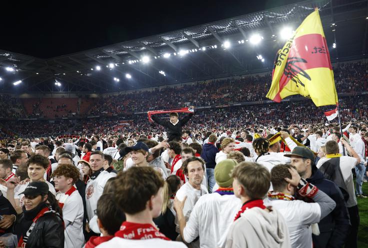 Zgodovinsko slavje navijačev Freiburga, ki se bodo potegovali za prvo evropsko lovoriko. | Foto: Reuters