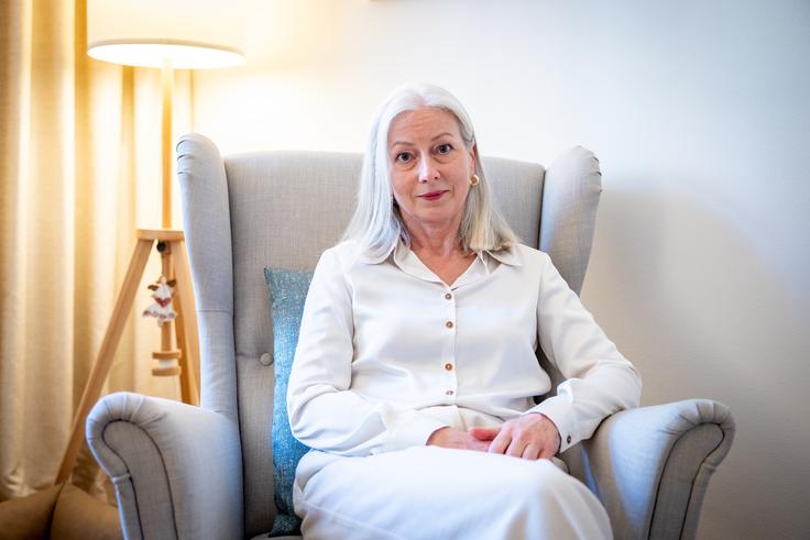 "Osamljenost med prazniki je pogosta in ni znak pomanjkljivosti, pove le, da si želimo stika, ki trenutno ni dostopen," pojasnjuje Lea Prešern. | Foto: Gaja Hanuna