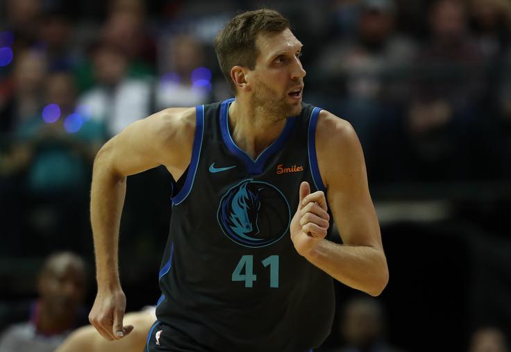 Dirk Nowitzki redno hvali mladega soigralca. | Foto: Getty Images