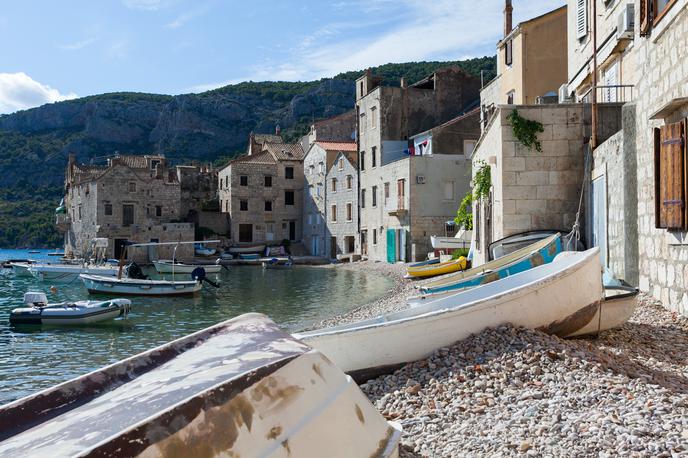 vis komiža | V Komiži na Visu so se turisti soočili z močjo narave, ki na tem otoku le redkokdaj pokaže svojo moč. | Foto Shutterstock