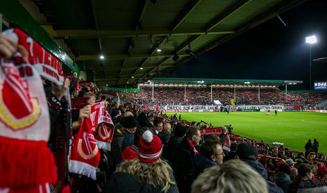 Tragedija na stadionu: tišina namesto navijanja